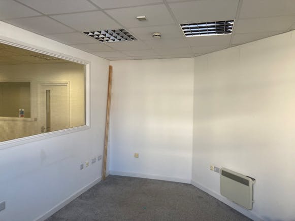 Unit 1B Queens Apartments, Hastings, Office To Let - IMG_3864.JPEG