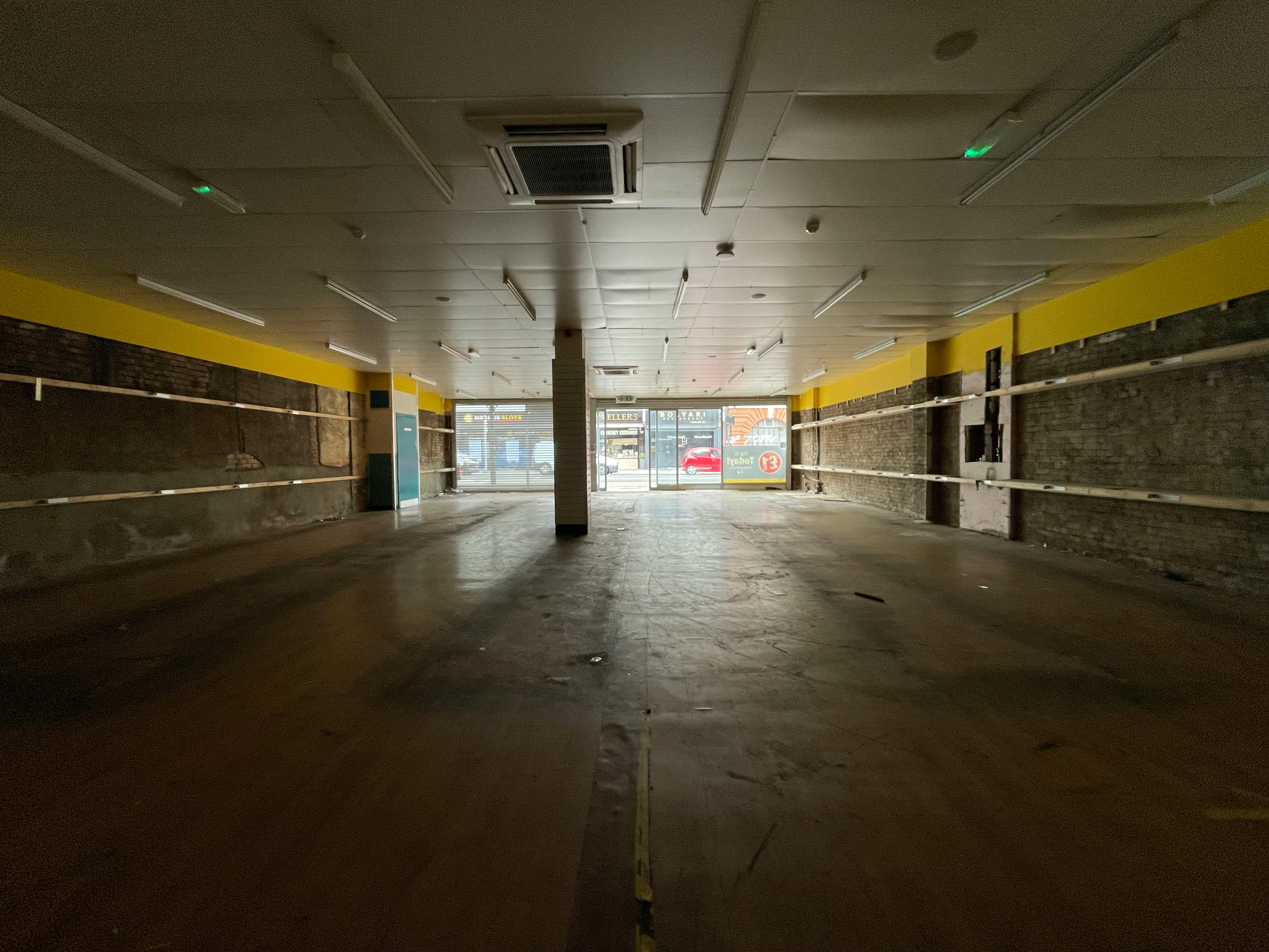 Retail/Shop in Palmers Green - photo 4