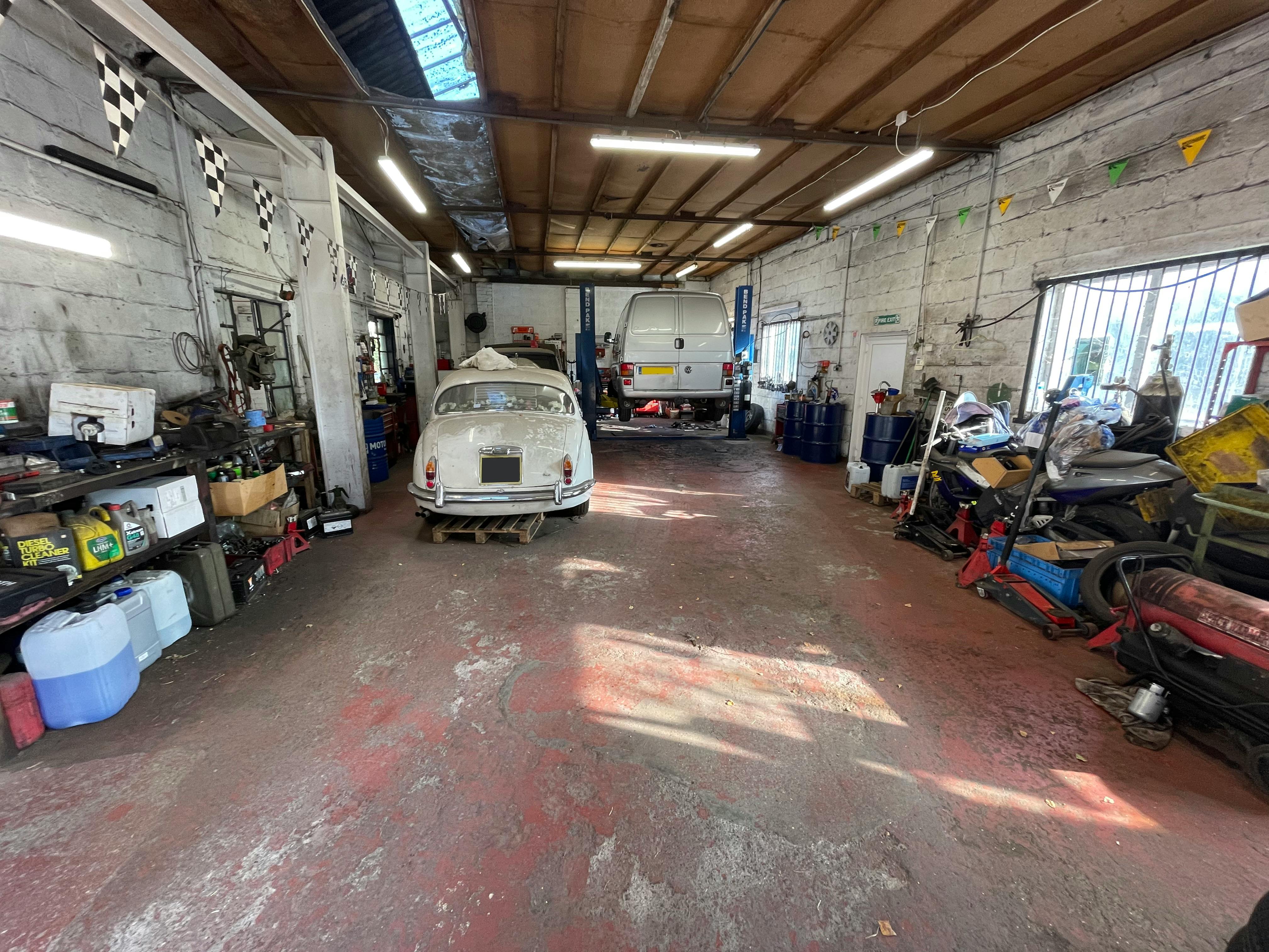 Retail/Shop in Wimborne - photo 2