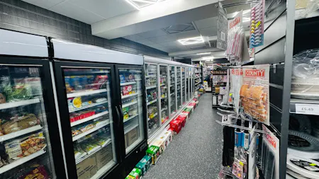210-212 High Road, Benfleet, Retail To Let - P08 - Freezer and chiller aisle.jpg