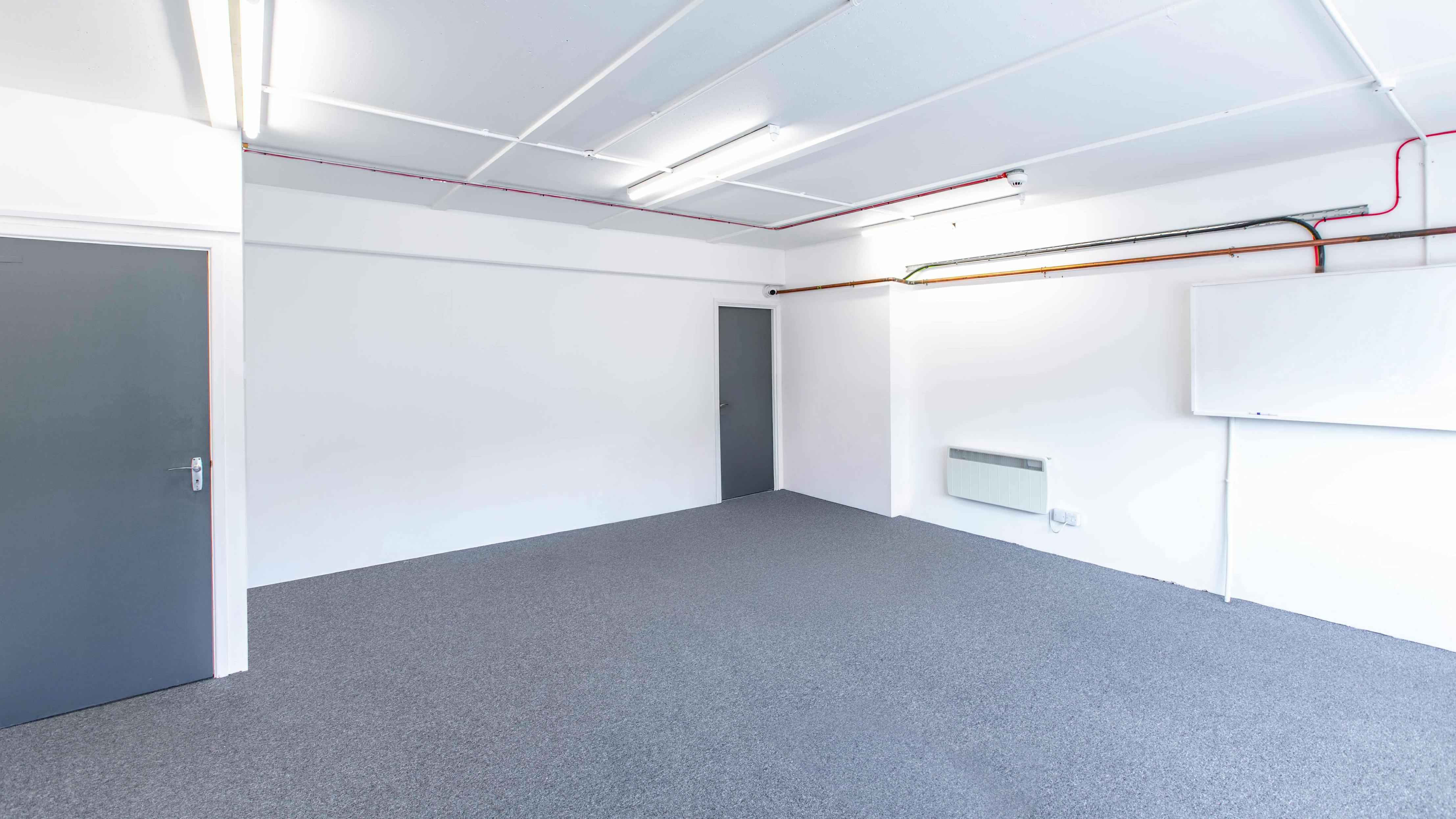 Industrial Unit in Newbury - photo 4