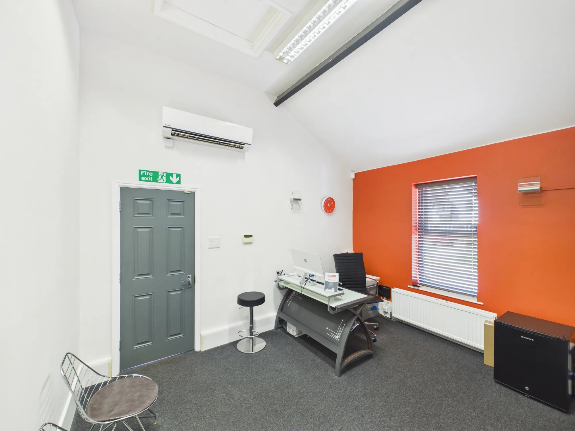 11 Friday Court, Thame, Investment / Office / Retail For Sale - CAM05222G0-PR0103-STILL004.jpg