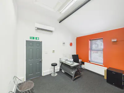 11 Friday Court, Thame, Investment / Office / Retail For Sale - CAM05222G0-PR0103-STILL004.jpg