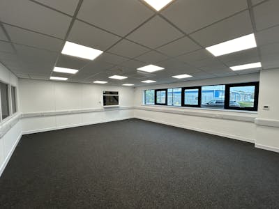 14 IO Centre, Park Farm, Redditch, Industrial/Logistics To Let - IMG_8183.JPG