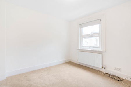 Frobisher Street, London, Semi-detached / Terraced house To Let - Bedroom Three
