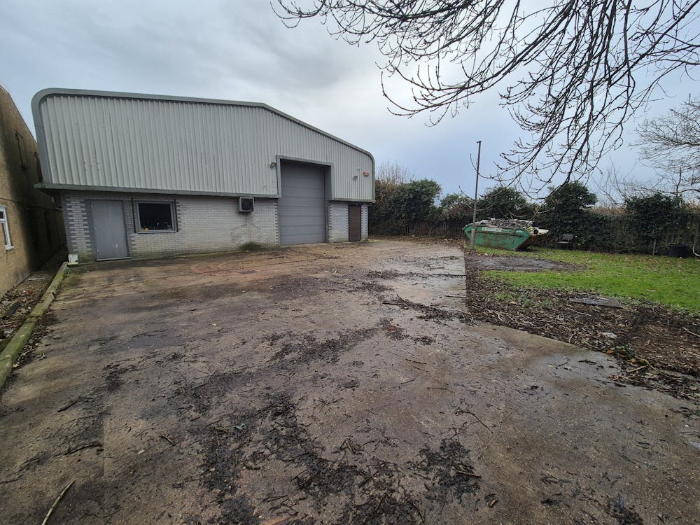 Unit 19 Palace Industrial Estate, Bircholt Road, Maidstone, Industrial / Warehouse To Let - 20251209_141249.jpg
