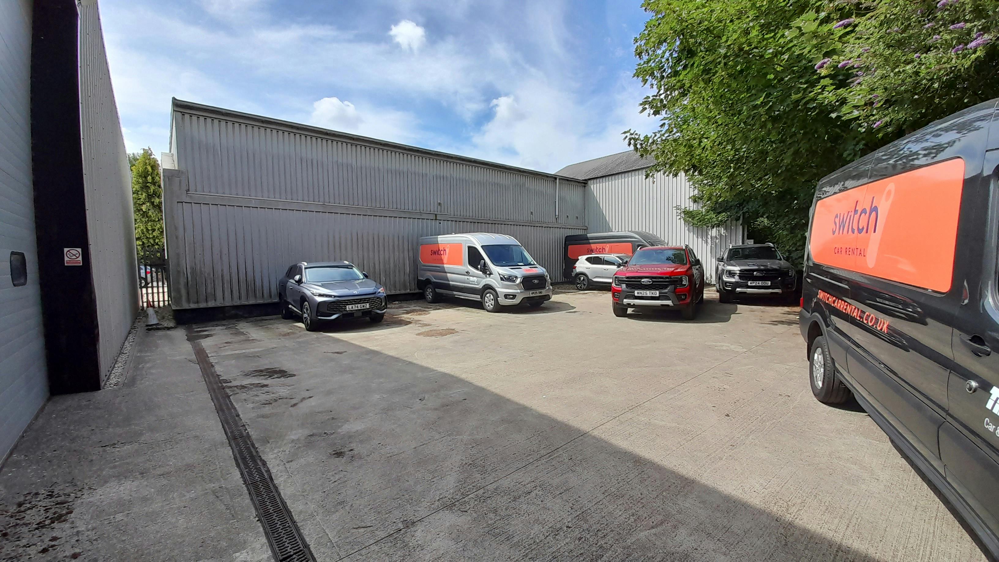 Units 10 & 12, Moniton Trading Estate, Basingstoke, Industrial / Warehouse To Let - 20250704_105617.jpg