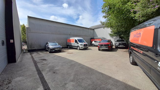 Units 10 & 12, Moniton Trading Estate, Basingstoke, Industrial / Warehouse To Let - 20250704_105617.jpg
