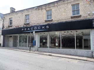 11 Russell Street, Stroud, Retail To Let - Ext 1.JPG