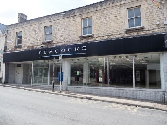 11 Russell Street, Stroud, Retail To Let - Ext 1.JPG