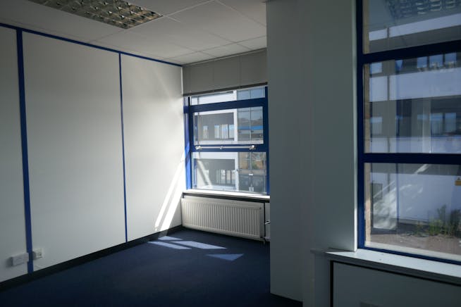 5 Astra Centre, Edinburgh Way, Harlow, Offices To Let - P1030368.JPG