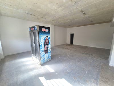 Unit 2, Fulmar Drive, Stockport, Retail To Let - 20260422_165545.jpg