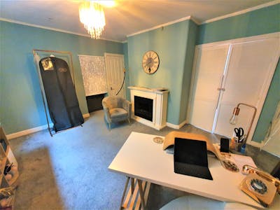 6 Kennerley Road, Stockport, Retail To Let - 20221020_124306 2.jpg