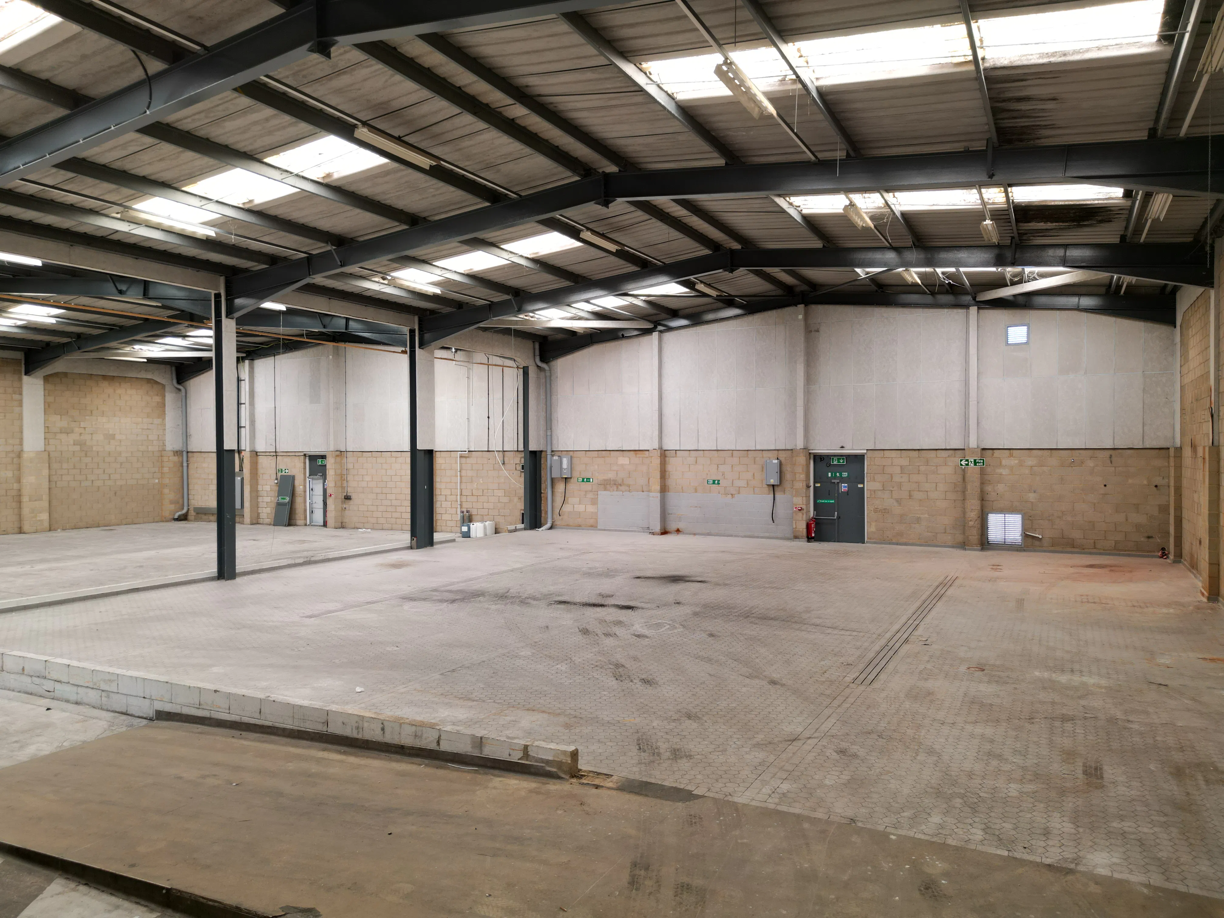 Unit 15 & 16, Unit 15 & 16 Mead Park Industrial Estate, Harlow, Industrial To Let - DJI_0958.JPG