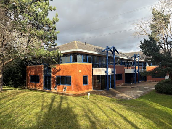 7 Manor Court, Fareham, Offices To Let - 1.jpg