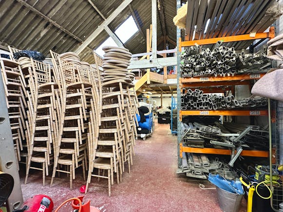 36 Burr Street, Dunstable, Industrial To Let - 20260123_113741353_iOS.jpg