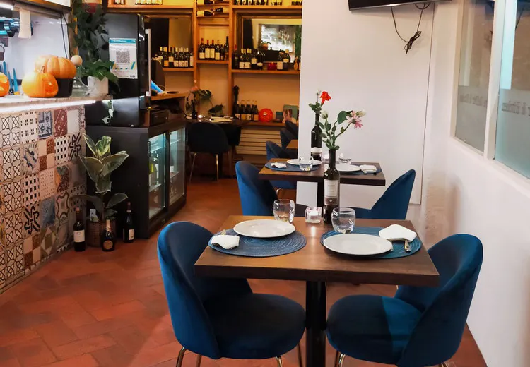 86 Cleveland Street, Fitzrovia, Restaurant Lease Assignment - inside1.jpg