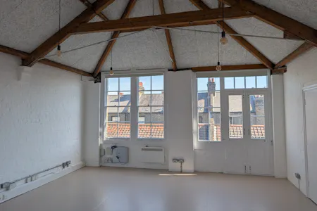 Unit 12, 5 Durham Yard, London, Office To Let - PXL_20260408_102823016.jpg