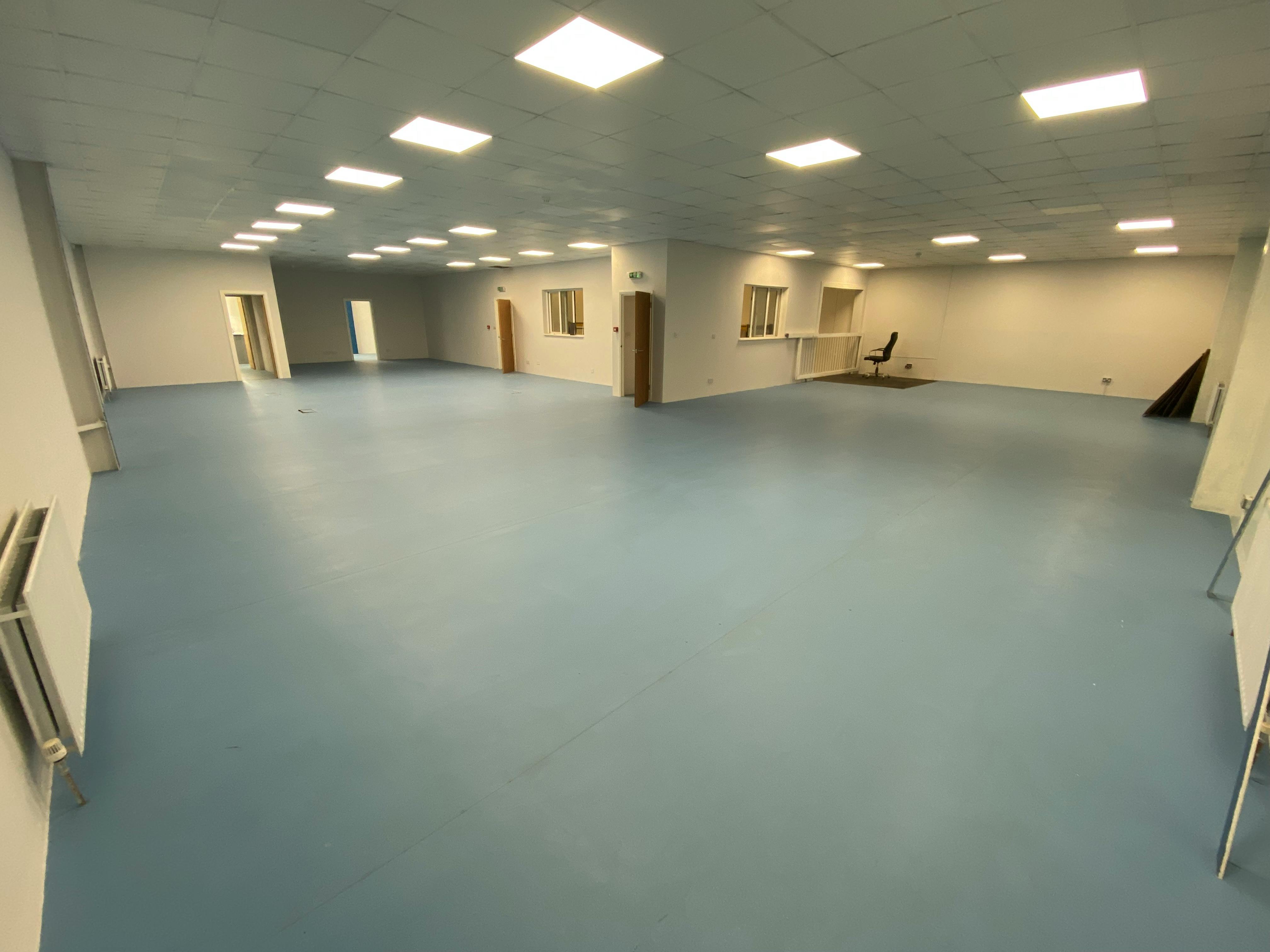 Industrial Unit in Woolwich - photo 3