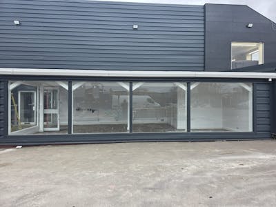 Yorkshire Medical Centre, Parkgate Complex, Rotherham, Automotive / Business Units / Class E Retail / Leisure / D1 (Non Residential Institutions) / E (Commercial / Business / Service) / Other To Let - PHOTO-2026-02-26-13-19-27 2.jpg