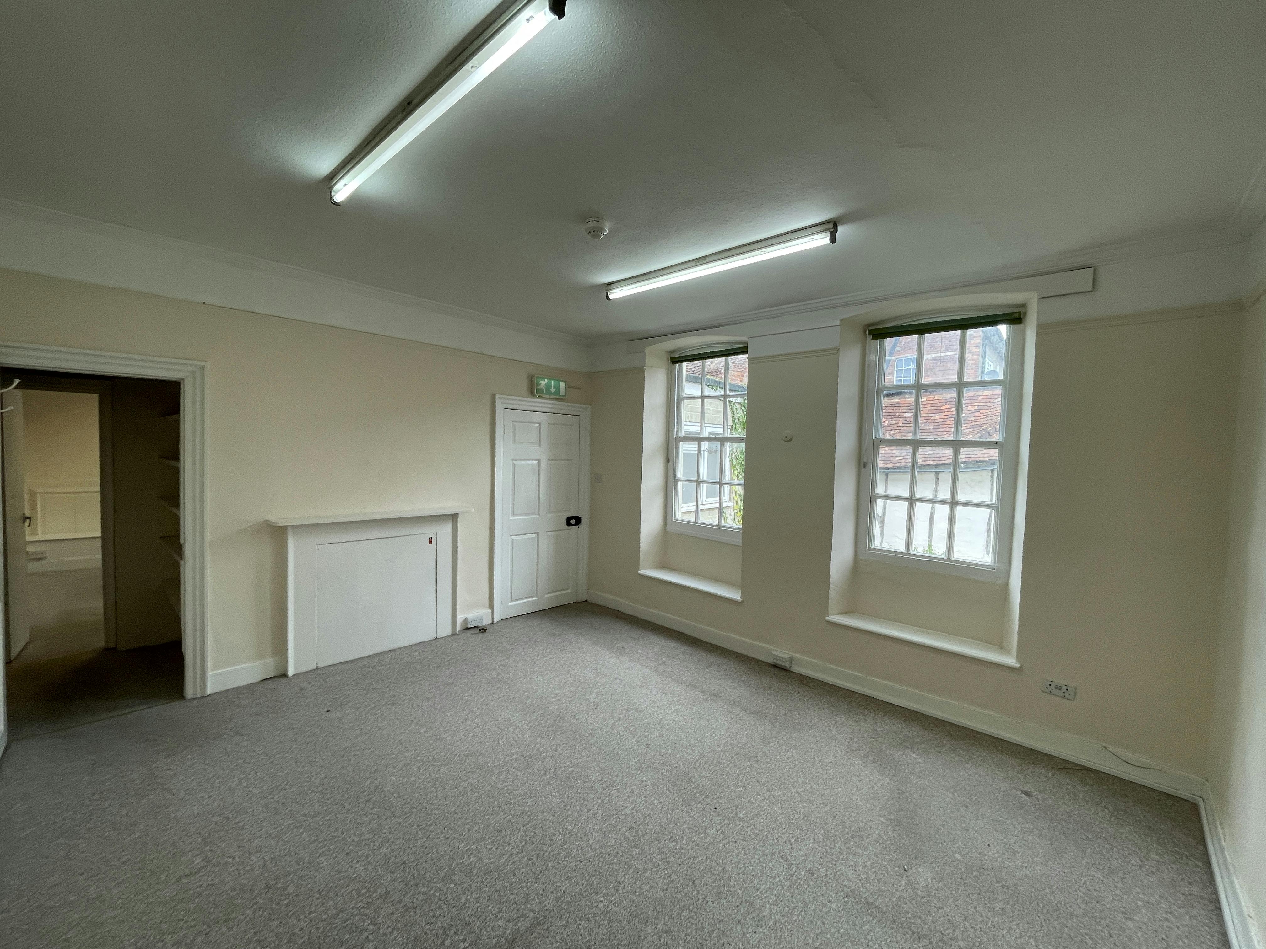 1st Floor Office, Thame, Office To Let - IMG_2472.JPG