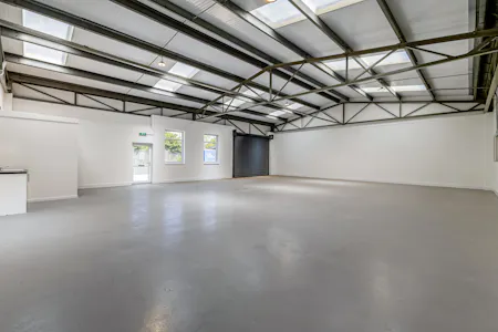 Units 2-4 The Point, Aylesbury, Industrial To Let - 112373_Unit 4 The Point (6).jpg