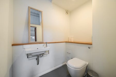 Studio 5 The Hangar, London, Office To Let - 1384079126924ff428960d.jpg