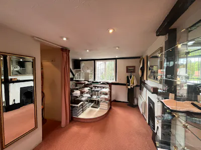 Bucks House, Chalfont St. Giles, E (Commercial / Business / Service) / Office / Retail For Sale - 20260909_094116461_iOS.jpg