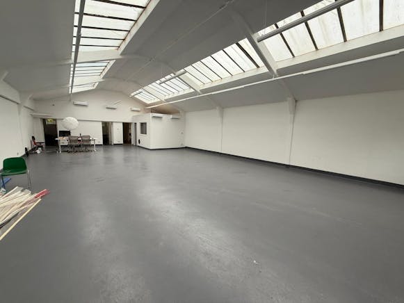 3 Bowlers Croft, Basildon, Industrial To Let - IMG20251008WA0003.jpg