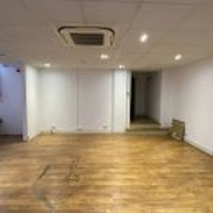137/137A High Street, Brentwood, Office / Retail To Let - eyJzb3VyY2UiOiJtZWRpYVwvcHJvcGVydHlcLzUxMFwvZjRjYjk2OGNmYTgxYzkxNGQ0NmU0NmUxNjRhYmFjZGUuanBnIiwib3BzIjp7Im5ldyI6WzEzMCwxMzBdLCJjb3ZlciI6W119LCJvdXRwdXQiOiJqcGVnP2NvbXByZXNzaW9uPTg1IiwidHRsIjozMTQ0OTYwMH0=.jpg