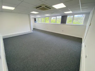 Unit 16 The Bell Centre, Crawley, Industrial / Warehouse To Let - IMG_0194.jpeg