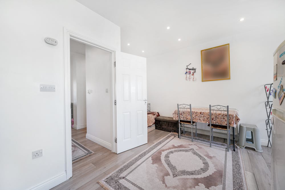 Mixed-Use Freehold, 15-15A Empire Parade - Flat 1 15  15a Empire Parade Great Cambridge Road  bB0CHv6L1H4iMWBIMdzK.jpg