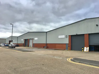 Unit 1  Airlinks Industrial Estate, Heston, Heathrow, Warehouse To Let - Airlinks - Main.jpg