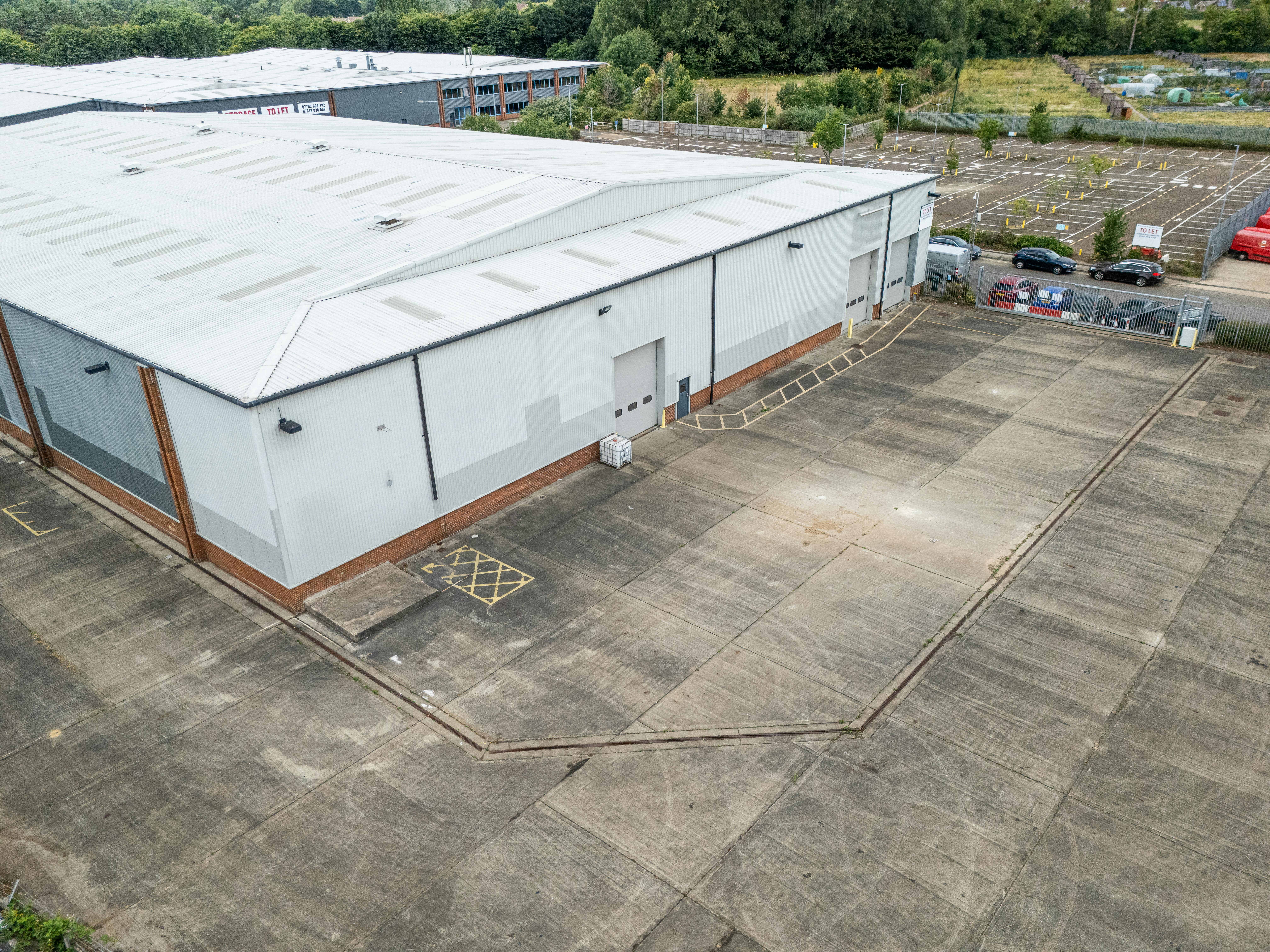 Guildford38, 2-3 Dennis Way, Guildford, Warehouse & Industrial To Let / For Sale - DENNIS WAY_004.jpg