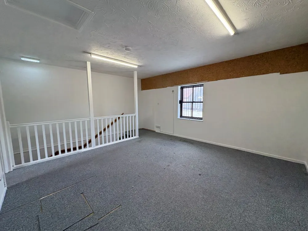 Units 4, 32 & 3 Crown Walk, Bicester, Office / Retail To Let - Unit 4-2.jpg