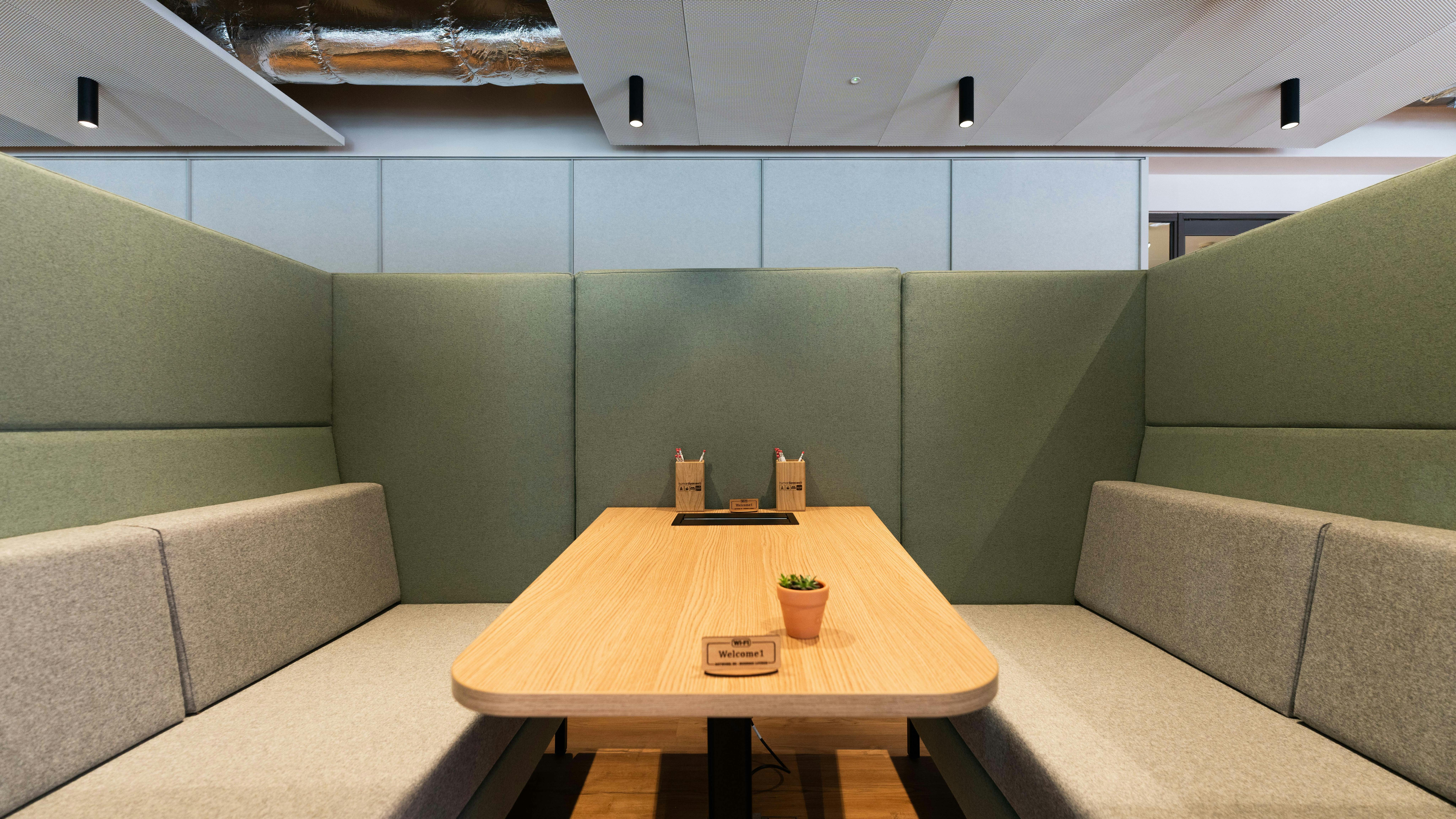Human Spaces, 10 South Parade, Leeds, Offices To Let - DSC08475.jpg
