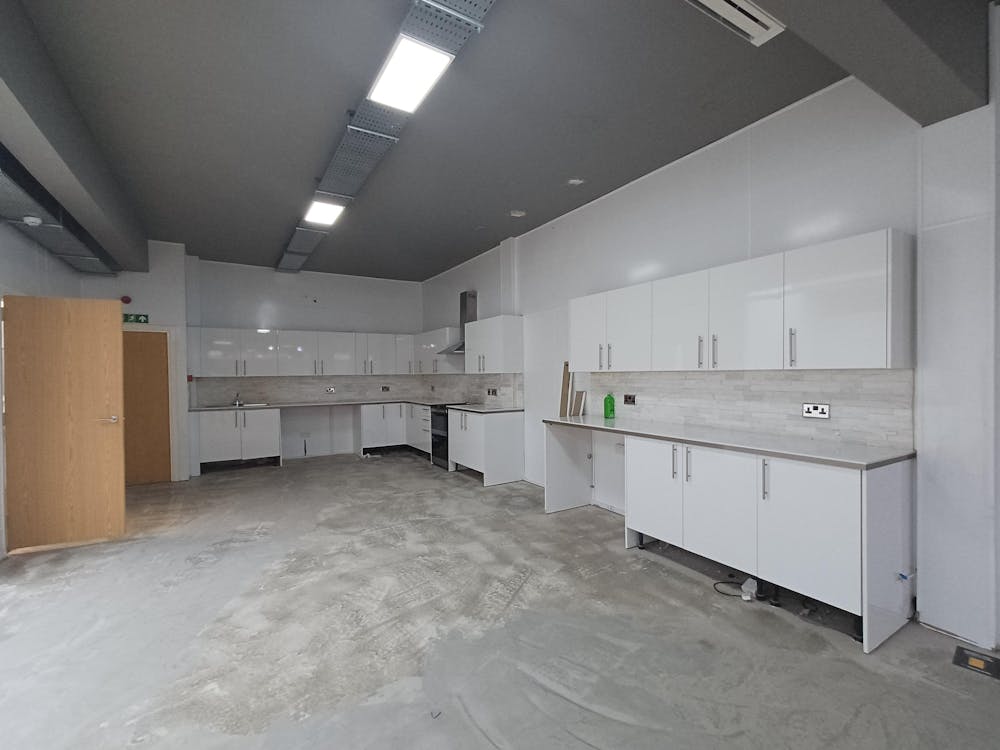 Kelvin Way, Unit 2/3 - 1.jpg