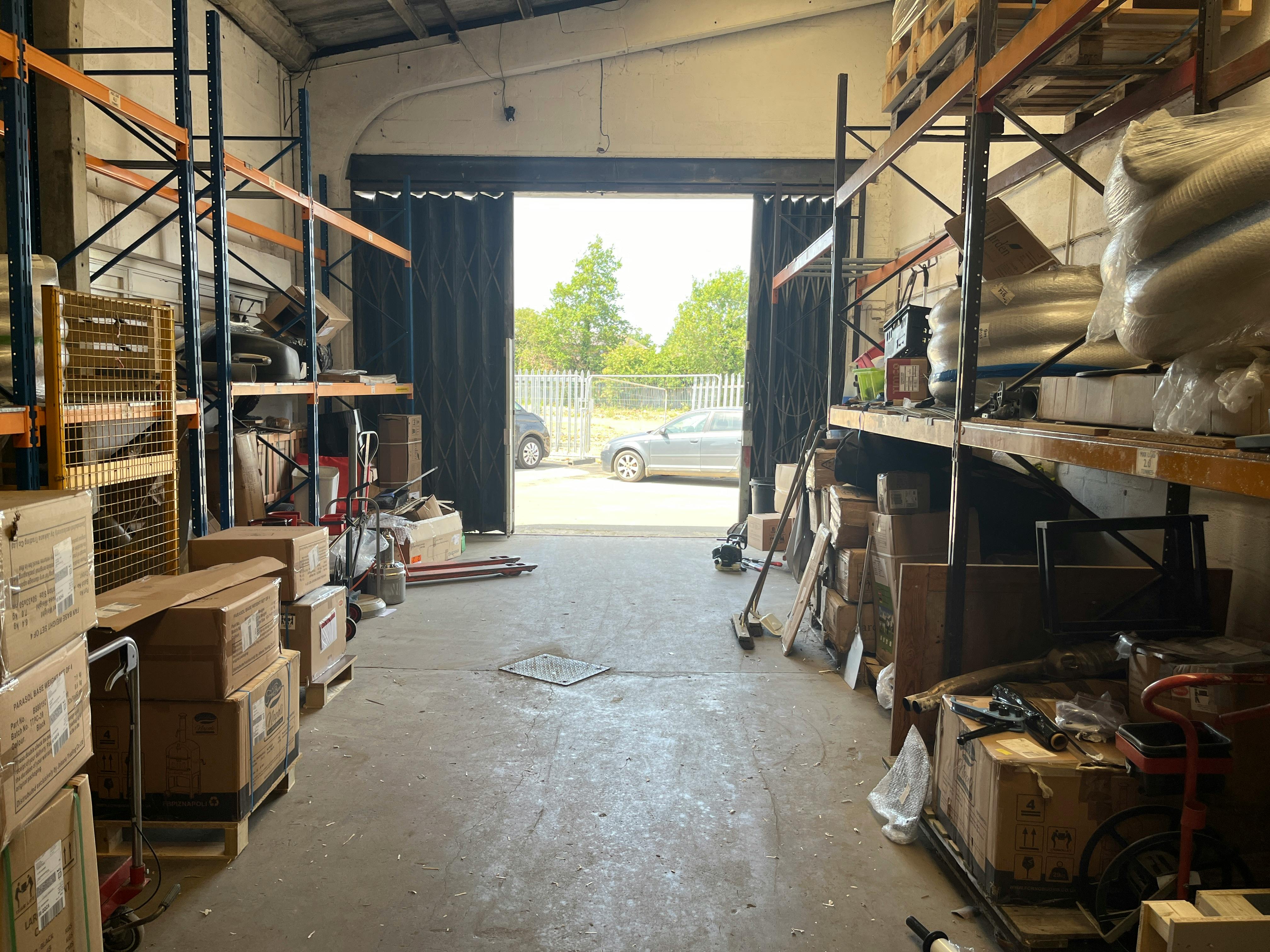 The Warehouse, Aylesbury, Industrial To Let - 20250617_130535837_iOS.jpg
