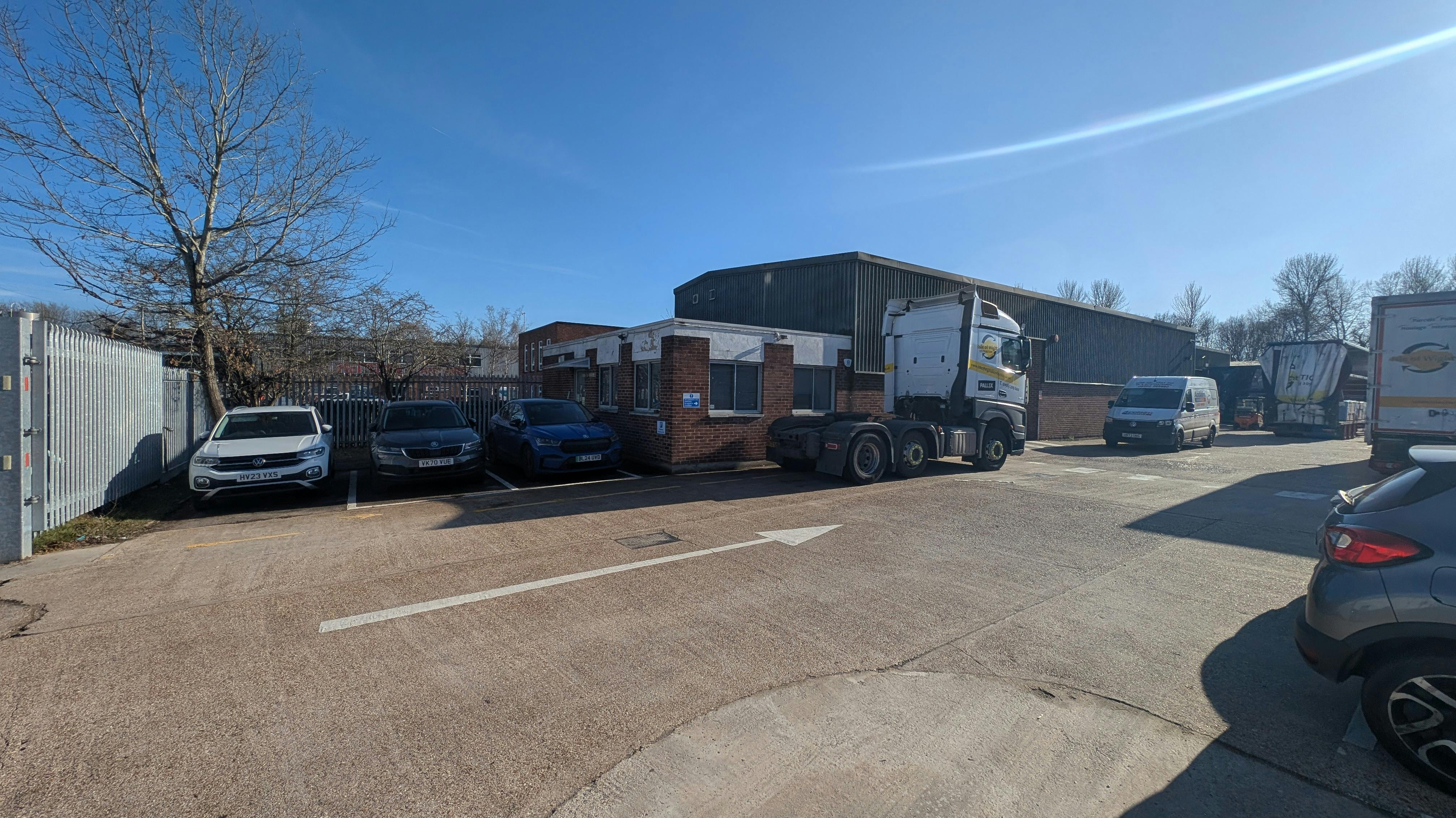 Industrial Unit in Eastleigh - photo 2