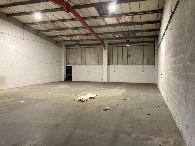 Unit 39, Longshot Industrial Estate, Bracknell, Industrial To Let - 39 Longshot internal.jpg