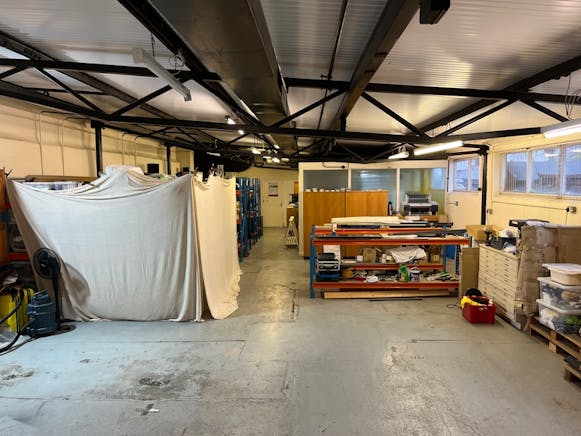 214 Station Road, Addlestone, Offices / Industrial / Warehouse To Let - Internal_20231205092350_7866.jpg