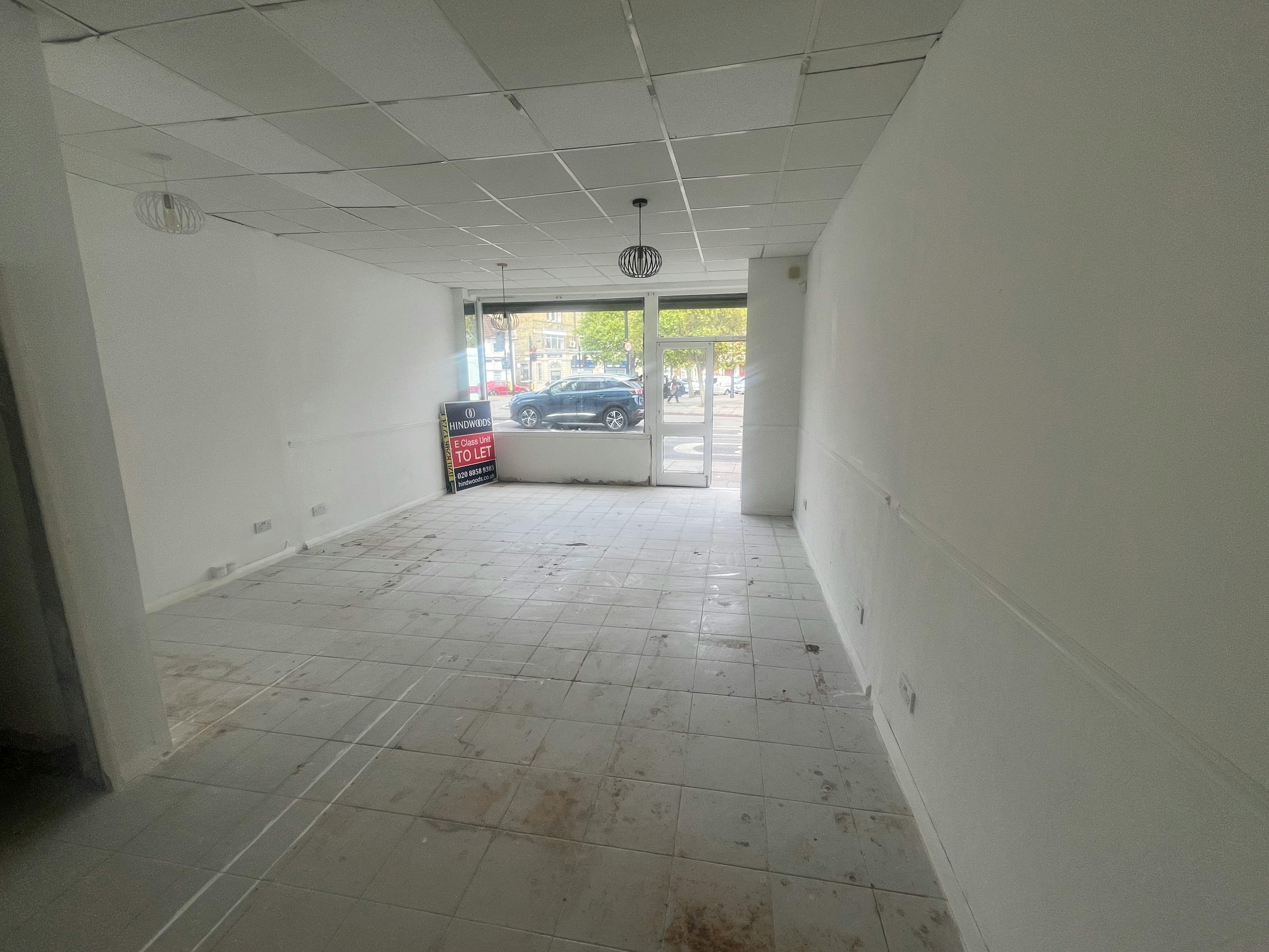 Retail/Shop in Lee - photo 4