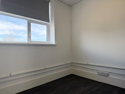 26 Station Road, Grangemouth, Retail / Retail - In Town To Let / For Sale - 20260407_121709426_iOS.jpg