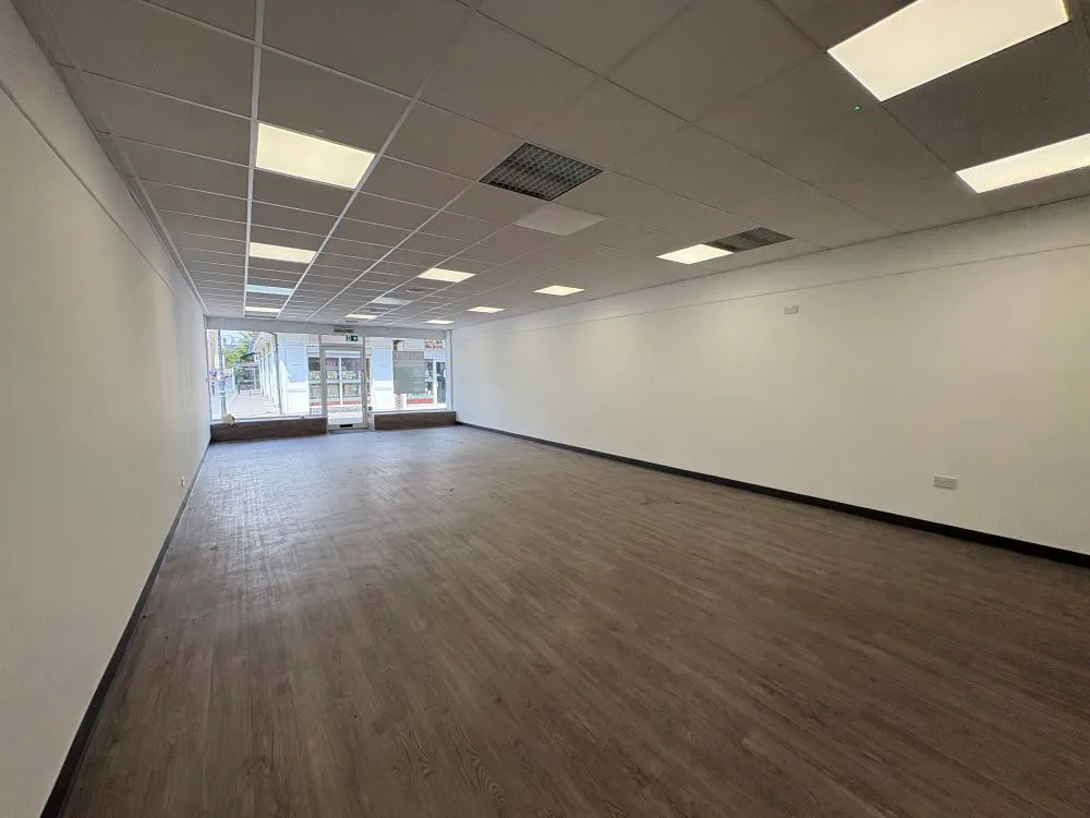 Units 4, 32 & 3 Crown Walk, Bicester, Office / Retail To Let - Unit 4-4.jpg