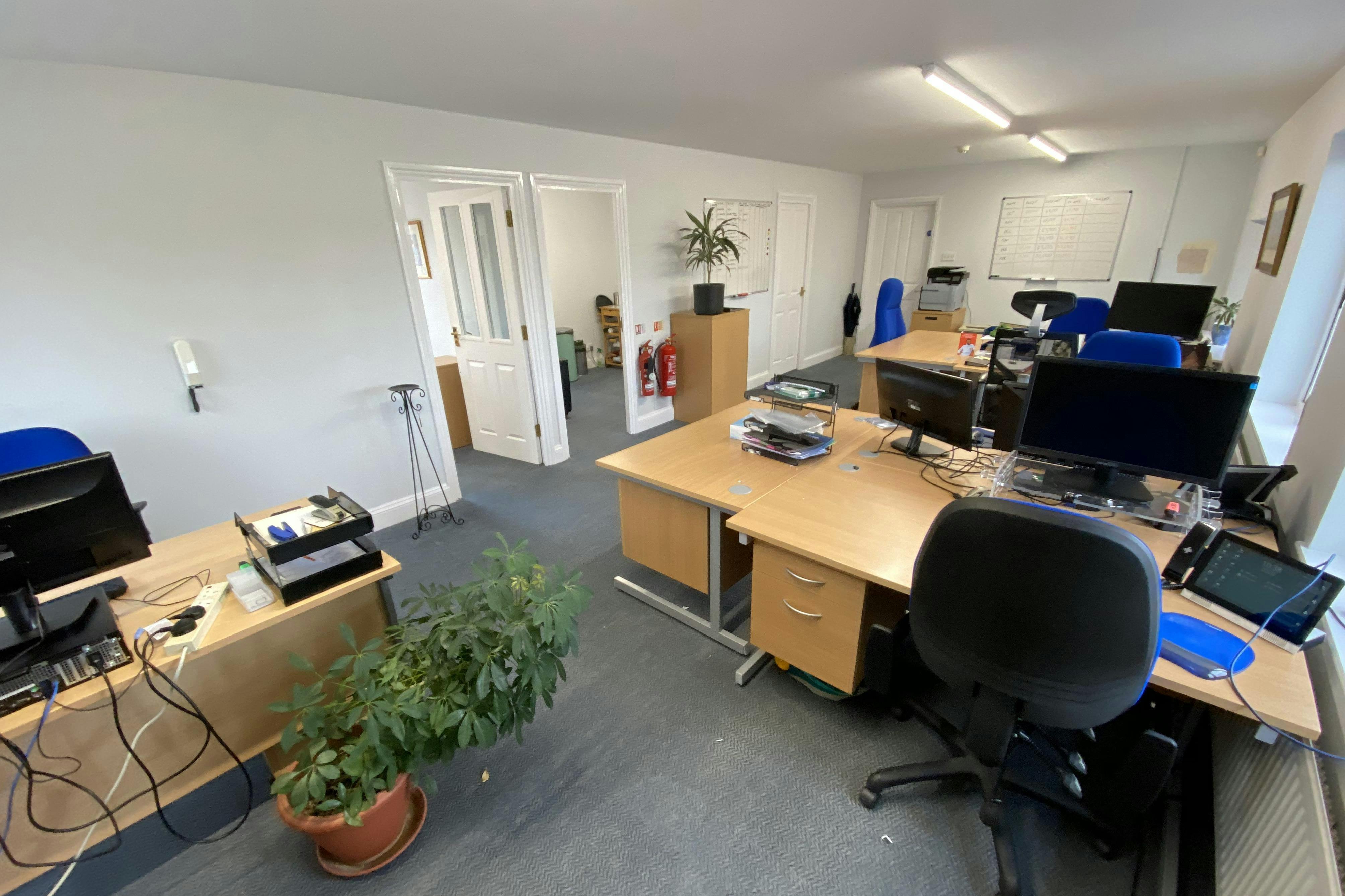 15 Dorchester Place, Thame, Office To Let - MAIN OFFICE 2.JPG