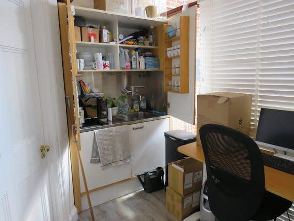 The Lodge, Hartley Wintney, Offices / Retail To Let - IMG_1803.JPG