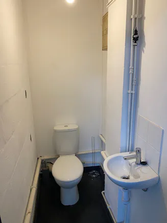 Unit 2, 15 Cave Street, Swansea, Offices To Let - Toilet.jpg