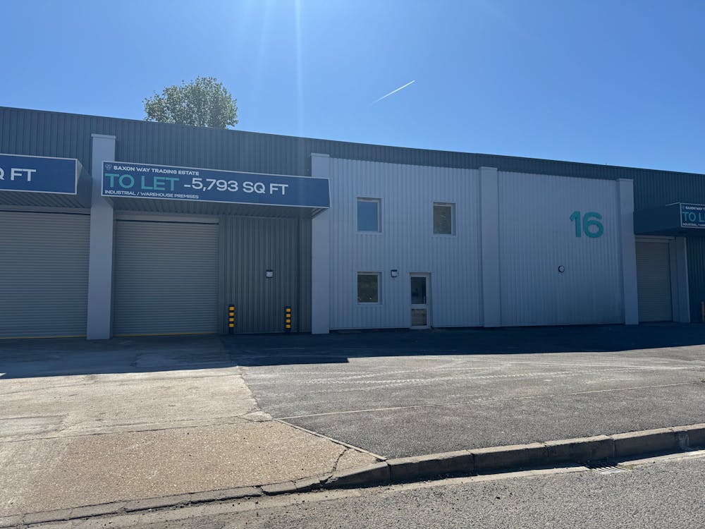 Units 15 Saxon Way Trading Centre, Saxon Way - IMG_2765.JPG