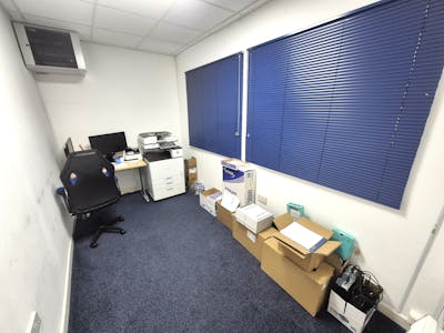 8-10 Rochdale Road, Oldham, Office / Retail For Sale - 20260213_144041.jpg