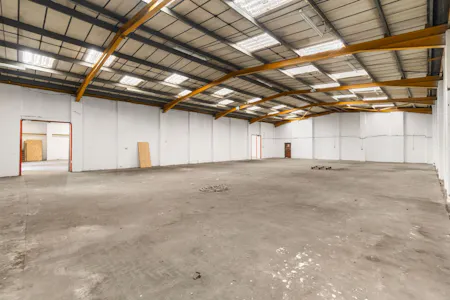 Unit 3, Lyndean Industrial Estate, Felixstowe Road, London, Industrial To Let - F7C9BmYQ.jpeg